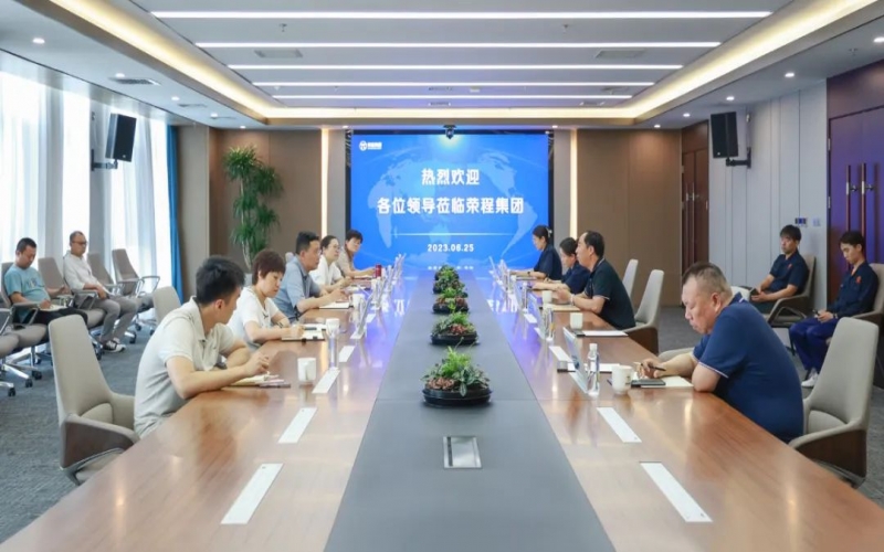 津南區(qū)副區(qū)長薛彤一行到訪榮程集團(tuán)就企業(yè)生產(chǎn)運(yùn)行、科技攻關(guān)等調(diào)研服務(wù)