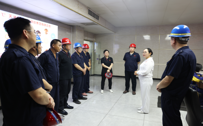 緬懷祥青 - 張榮華主席到榮程鋼鐵集團(tuán)看望奮斗一線(xiàn)的鋼鐵戰(zhàn)士