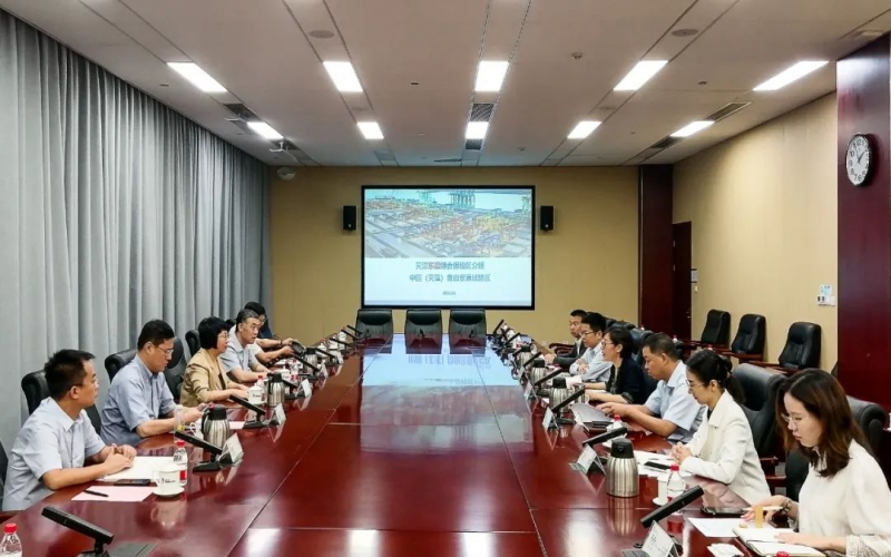 張穎總經(jīng)理帶隊(duì)赴東疆港與管委會(huì)楊柳主任開(kāi)展座談交流