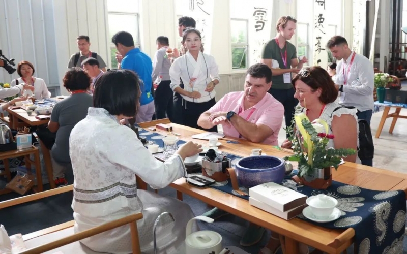 Amazing! 開(kāi)幕首日格“外”好，非遺市集圈粉海外參觀(guān)者