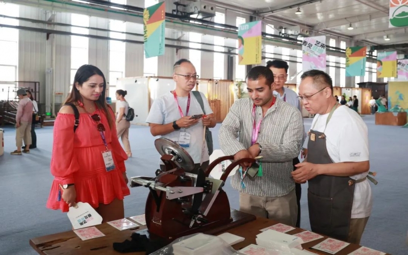 非遺市集開(kāi)幕第二天！讓非遺走進(jìn)生活，“遺”起潮玩