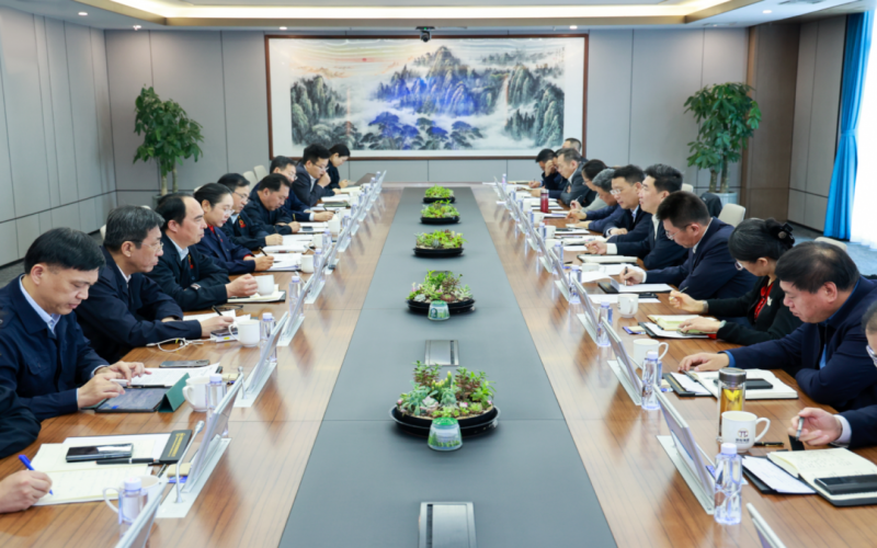 津南區(qū)委副書記、區(qū)長楊灝一行到榮程集團(tuán)調(diào)研慰問