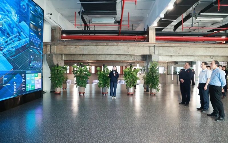 天津市政協(xié)黨組成員趙海山、副主席李劍萍一行到榮程集團參觀調(diào)研