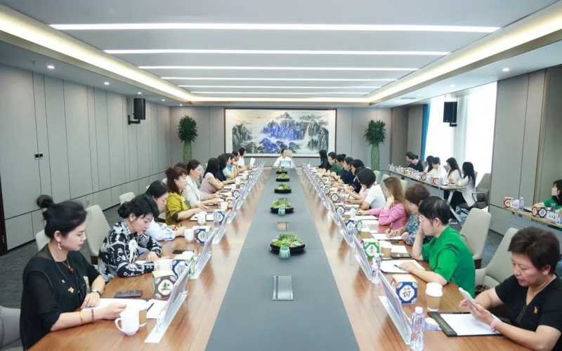 喜迎七一 向黨獻(xiàn)禮 - 張榮華主席與淄博市女企業(yè)家商會一行座談交流，凝聚她力量，展現(xiàn)她擔(dān)當(dāng)！