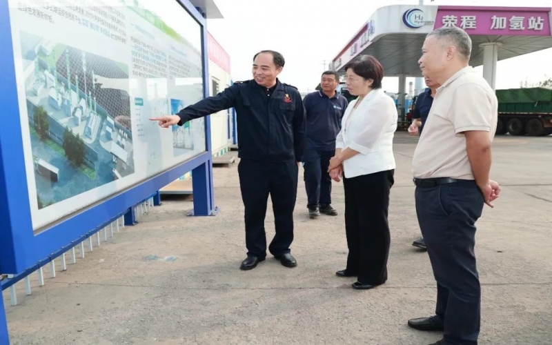 靜海區(qū)政協(xié)副主席、黨組成員于清一行到榮程集團參觀調(diào)研