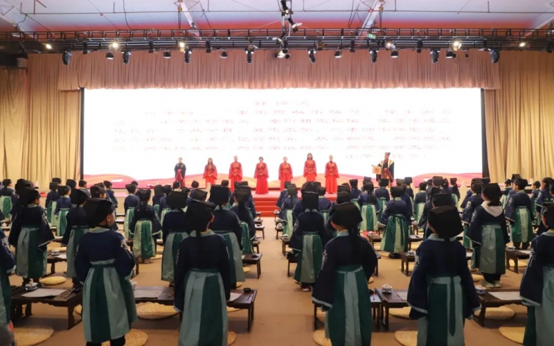 800余組家庭，近1800人，這兩場(chǎng)盛大的“開(kāi)筆禮”，讓孩子們終身難忘！