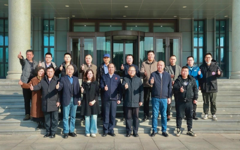 天津市鋼鐵工業(yè)協(xié)會秘書長、天津市冶金商會副會長楊勇一行到榮程集團(tuán)座談交流