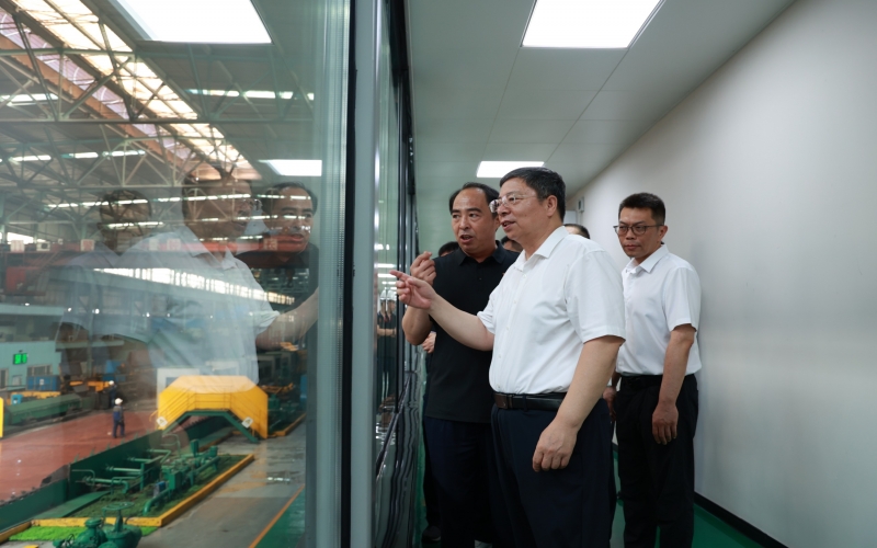 天津市總工會黨組書記楊春武深入榮程鋼鐵集團(tuán)開展“夏送清涼”慰問活動