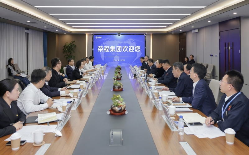 榮程集團董事會主席張榮華與中國能建北方區(qū)域總部黨委書記、總經(jīng)理邢巧英座談交流