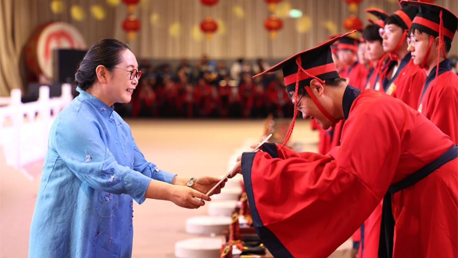 金秋揚(yáng)帆，逐夢(mèng)遠(yuǎn)航！榮程學(xué)子成人禮儀式